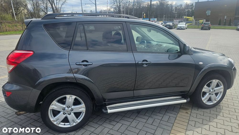 Toyota RAV4 - 8