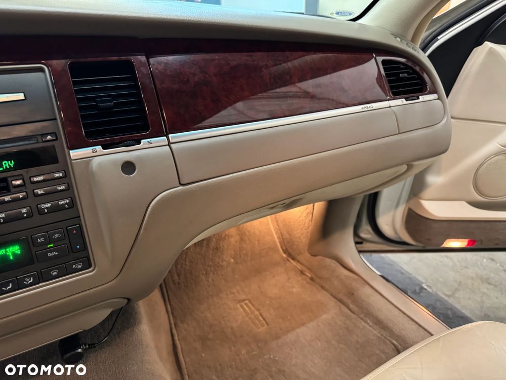 Lincoln Town Car 4.6 Signature - 29