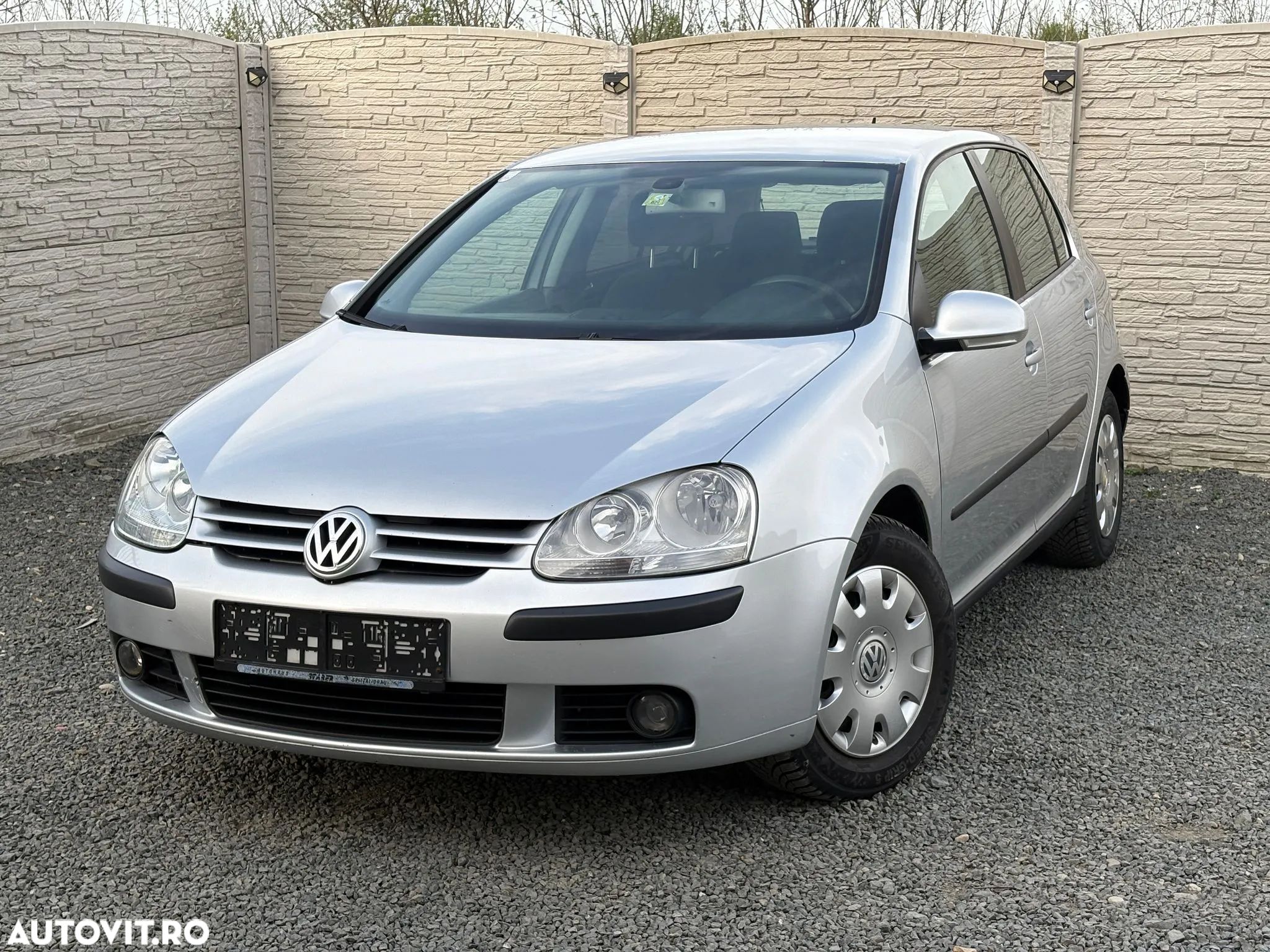 Volkswagen Golf - 1