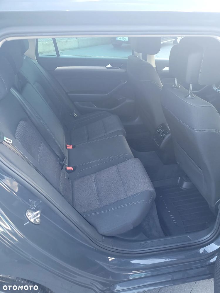 Volkswagen Passat - 10