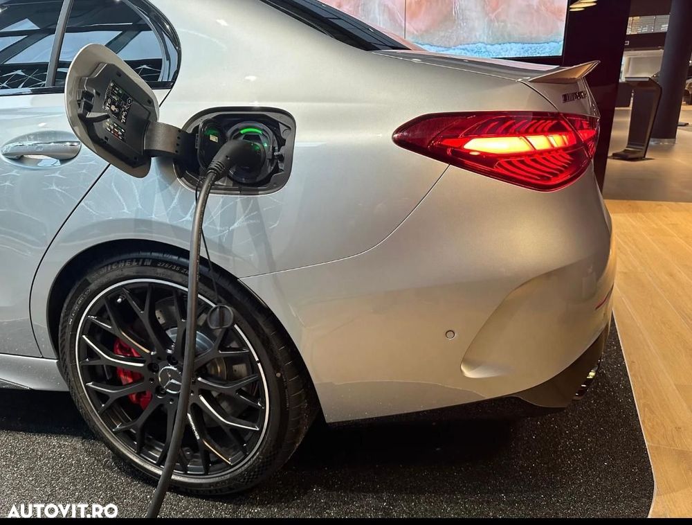 Mercedes-Benz C 63 AMG - 7