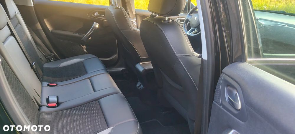 Peugeot 2008 1.2 Pure Tech GPF Allure S&S EAT6 - 13