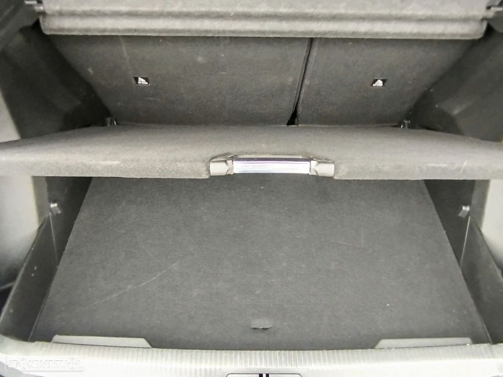 Peugeot 2008 1.2 PureTech Allure EAT8 - 30