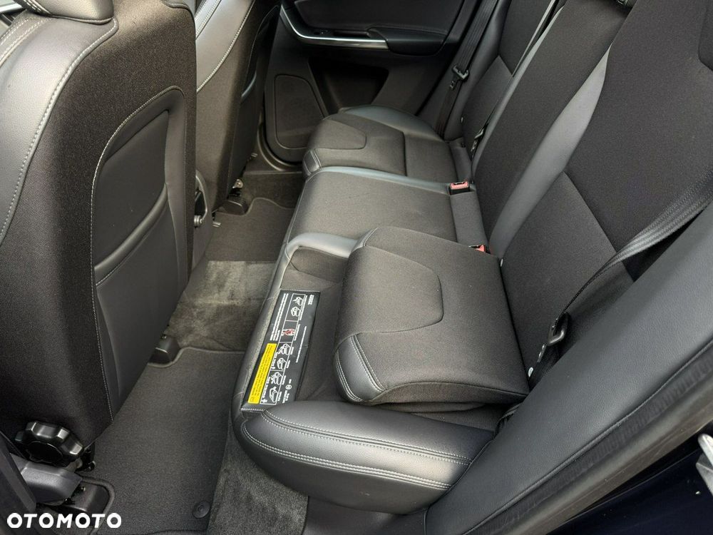 Volvo XC 60 D4 AWD Geartronic Momentum - 18