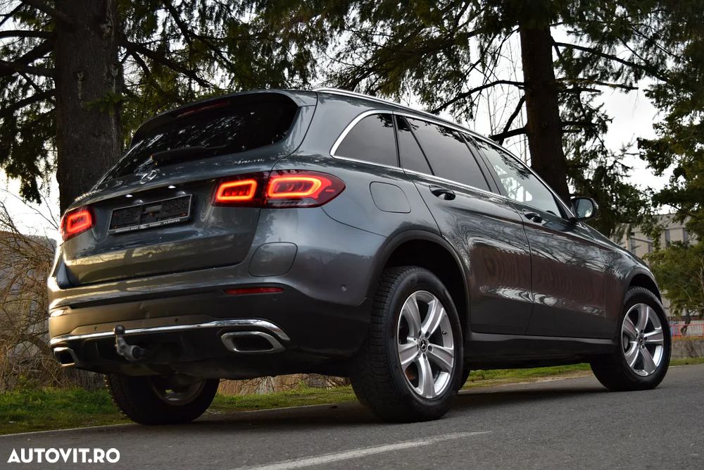 Mercedes-Benz GLC 300 e 4Matic 9G-TRONIC AMG Line Plus - 38