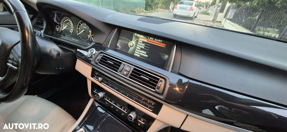 BMW Seria 5 525d Aut. Luxury Line - 29