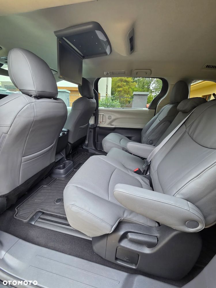Toyota Sienna - 10