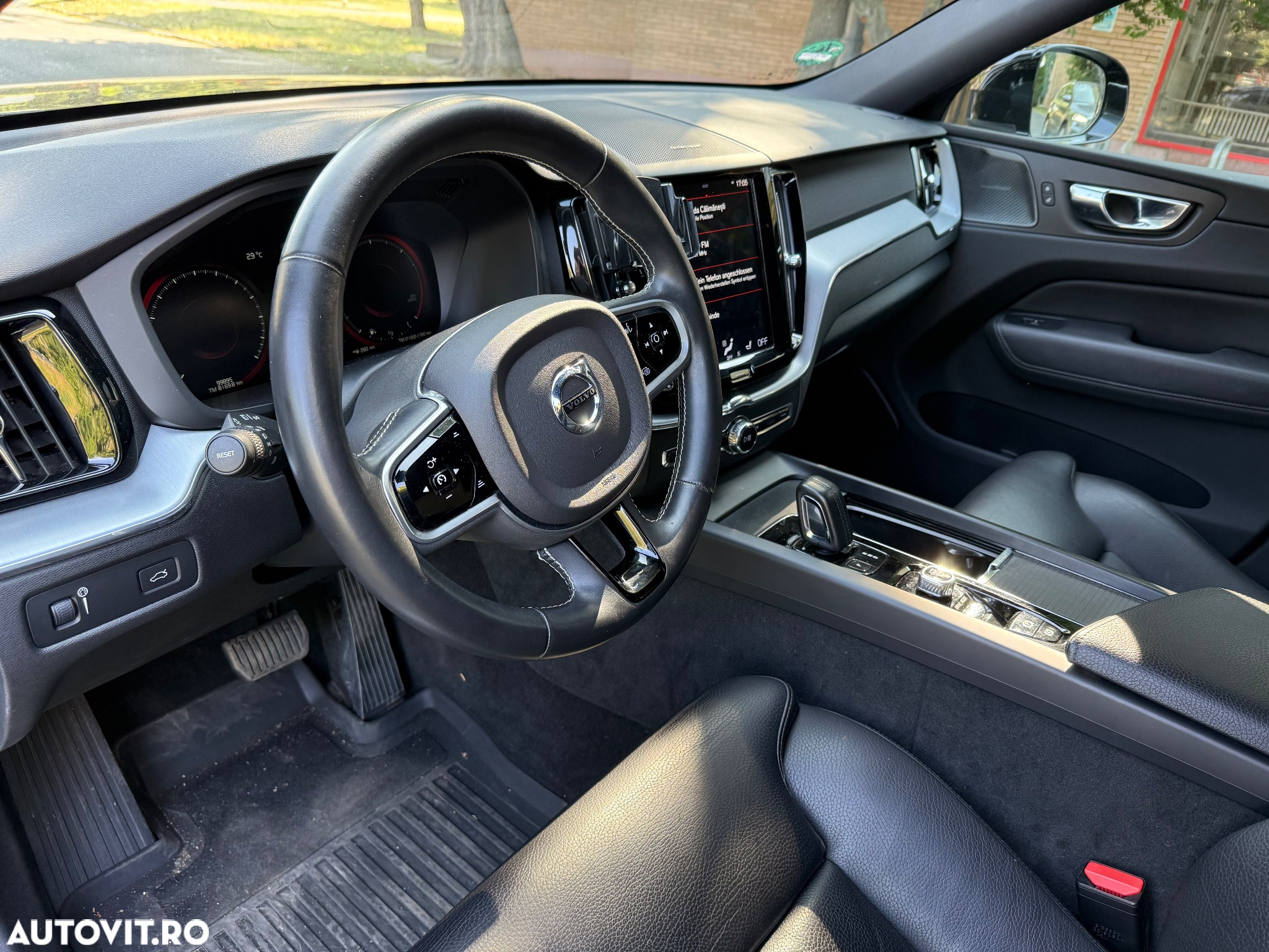 Volvo XC 60 B4 D AWD Geartronic Momentum Pro - 8