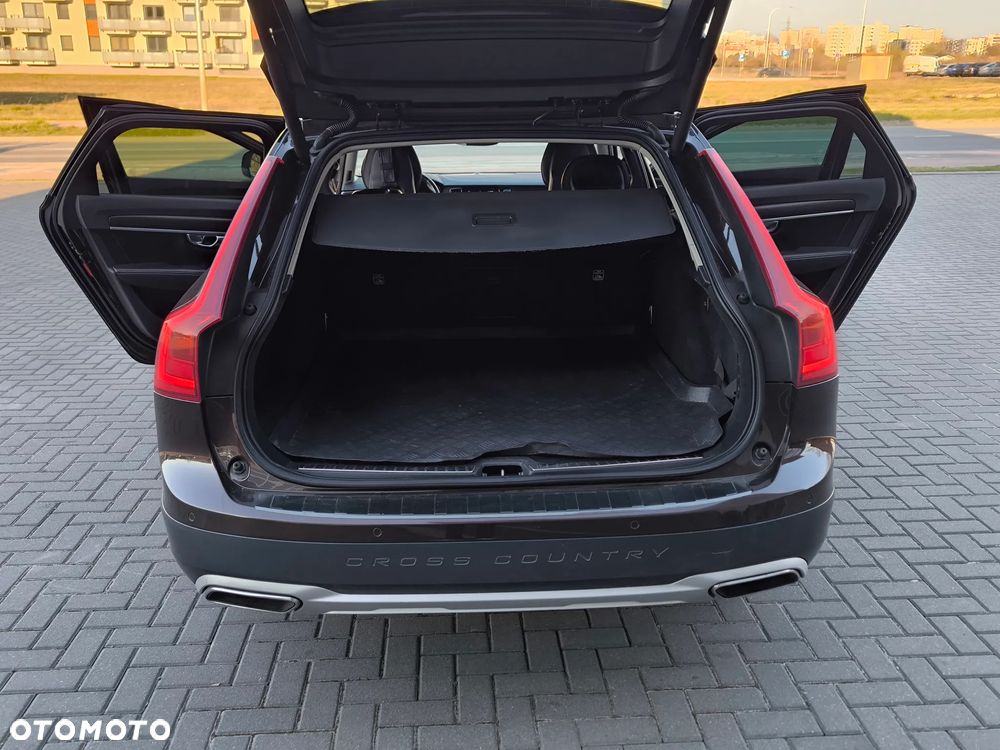 Volvo V90 Cross Country - 18
