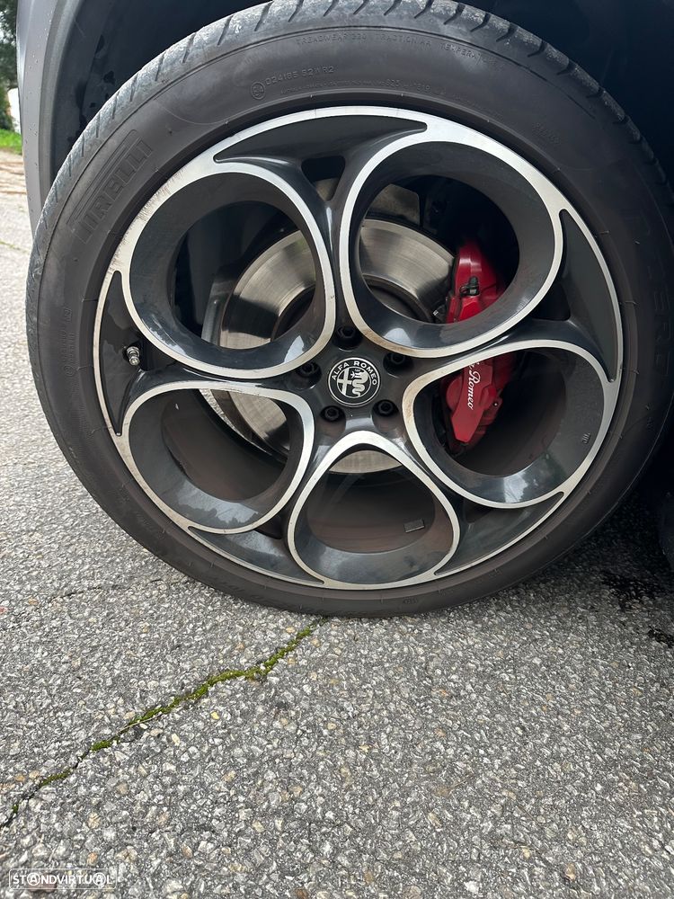 Alfa Romeo Stelvio - 4