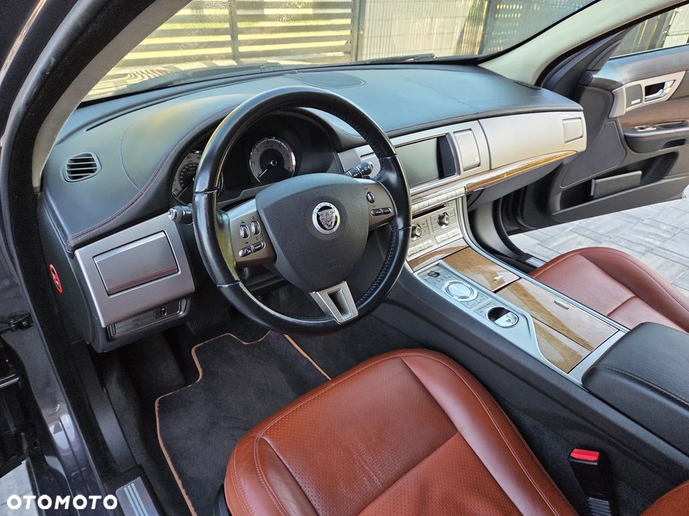 Jaguar XF 3.0 V6 S - 29