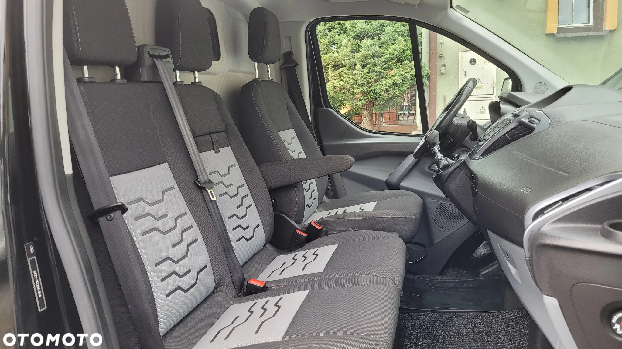 Ford TRANSIT CUSTOM LIMITED L2 2.2TDCI-155PS - 12