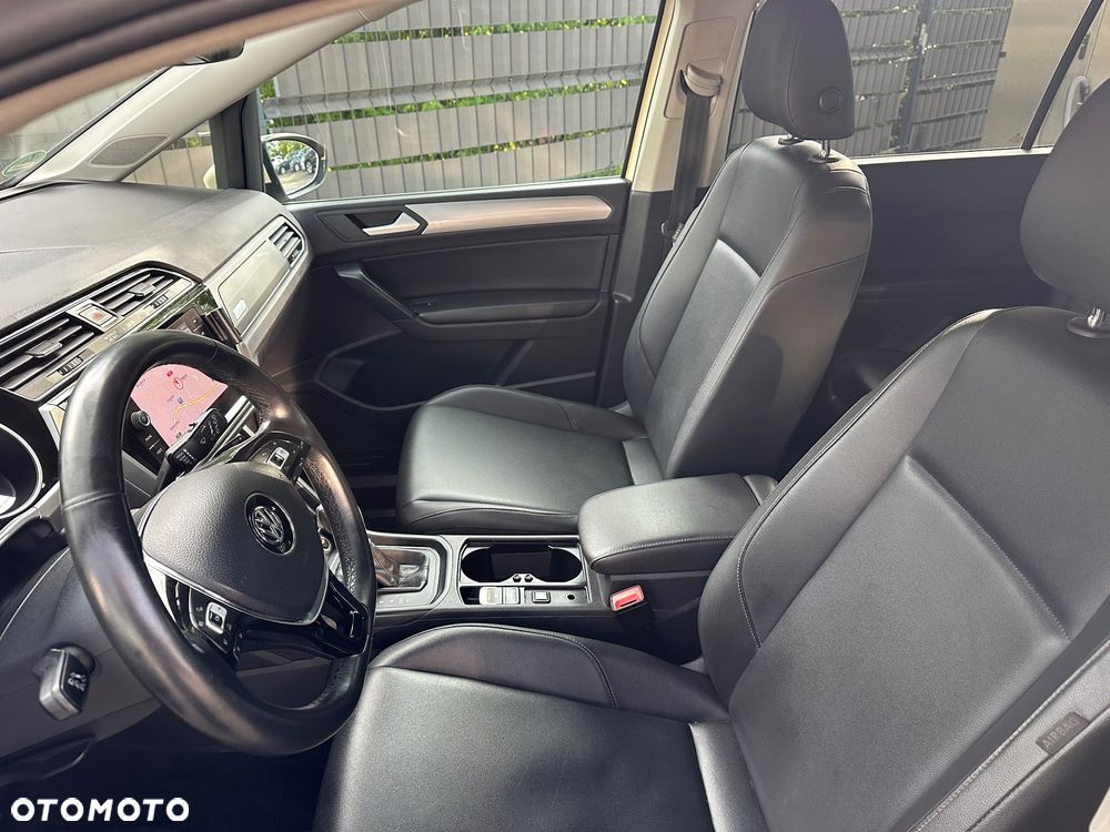 Volkswagen Touran - 19
