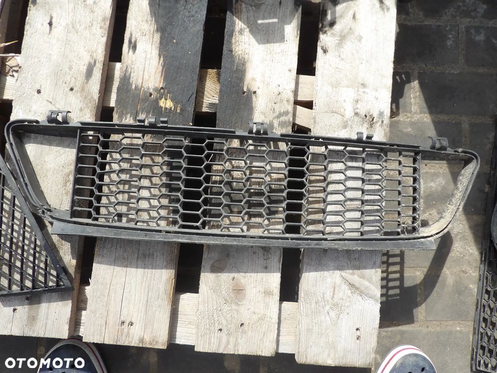 BMW - F20,F21 - KRATKA ŚRODKOWA ZDERZAKA - 8048969 - 1