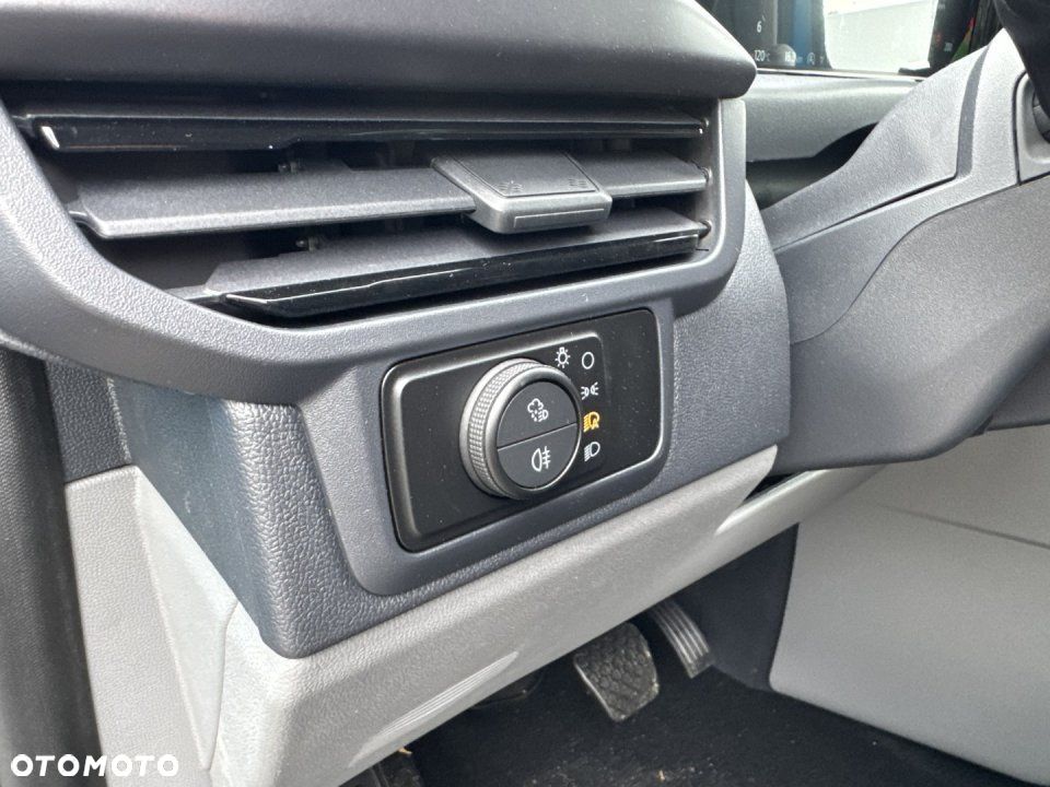 Ford Tourneo Custom - 22