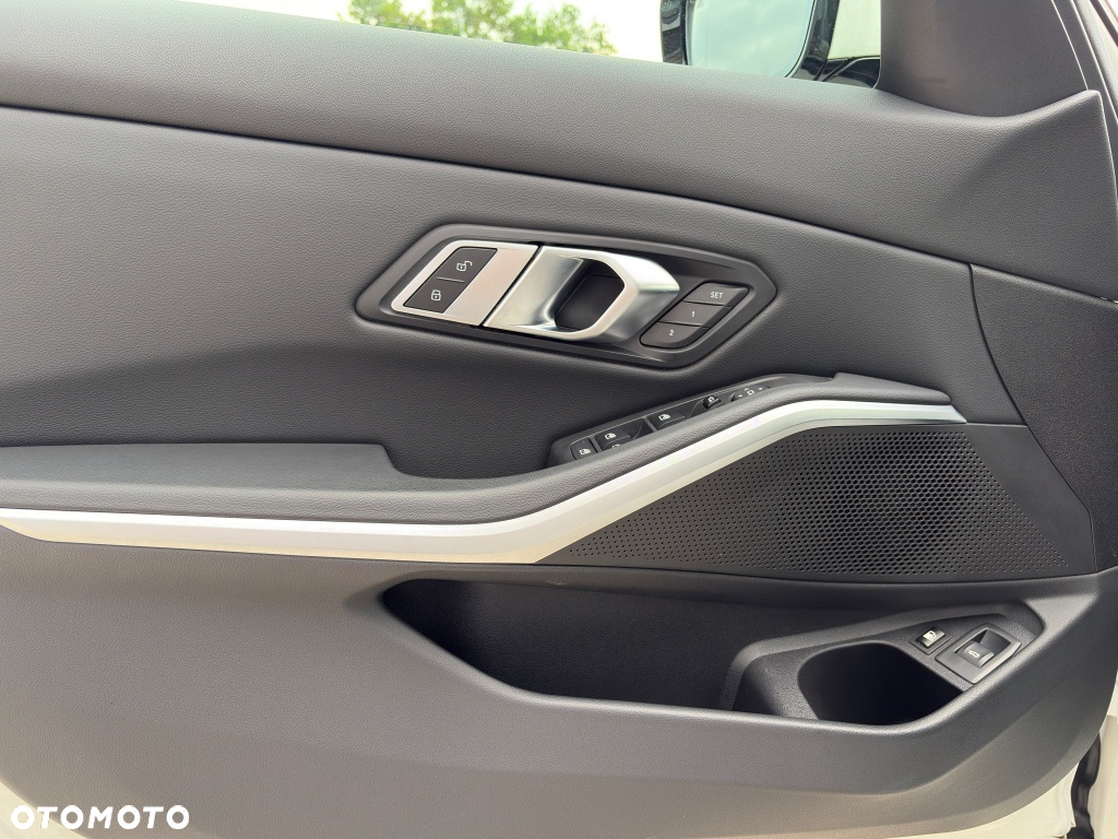 BMW Seria 3 - 16