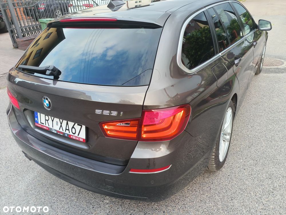 BMW Seria 5 523i Sport-Aut - 36