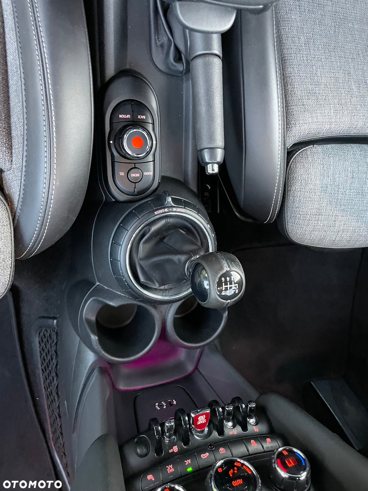 MINI Cooper Anniversary Edition - 33