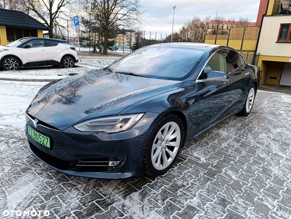 Tesla Model S - 4