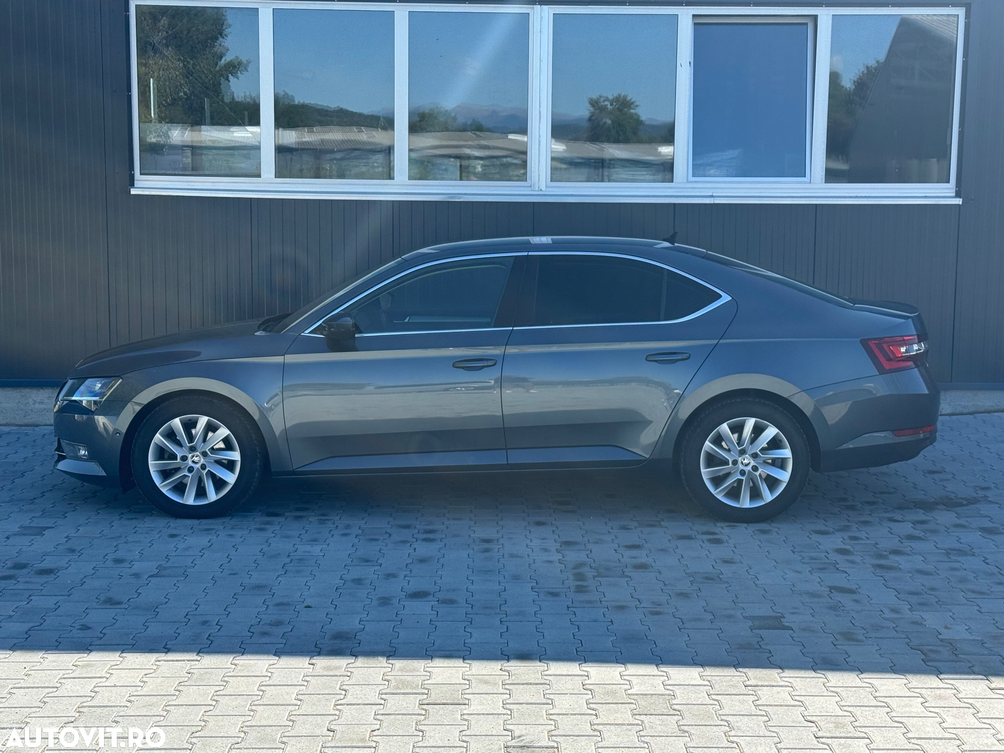 Skoda Superb 2.0 TDI DSG Style - 4