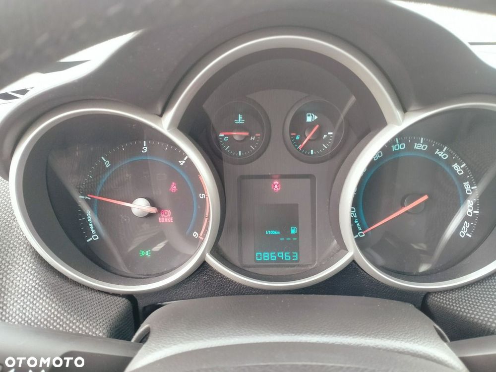 Chevrolet Cruze - 14