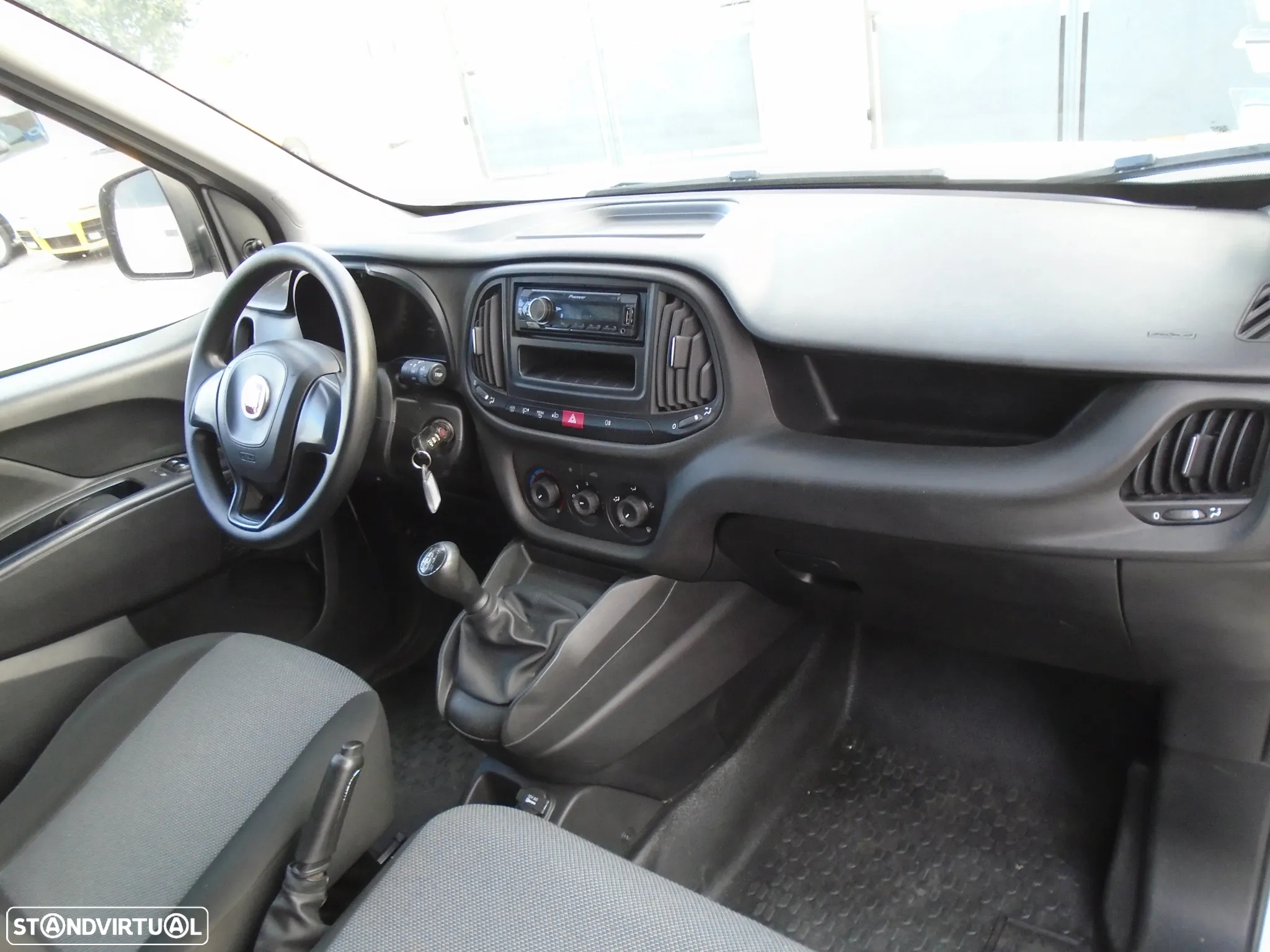 Fiat DOBLO 1.3 M-Jet 3 LUGARES 95 CV IVA DEDUTIVEL-NACIONAL - 28