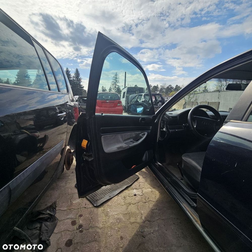 Audi A4 (sedan) 1996r 1,8 B 92 kW/ (kod lak: LY5L) - 5