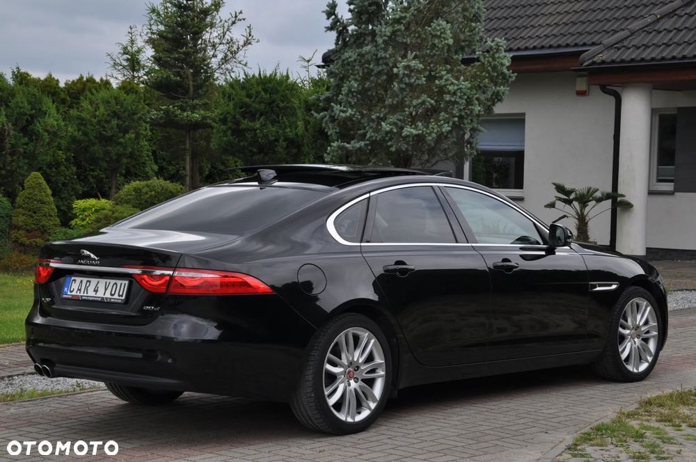 Jaguar XF 20d R-Sport - 12