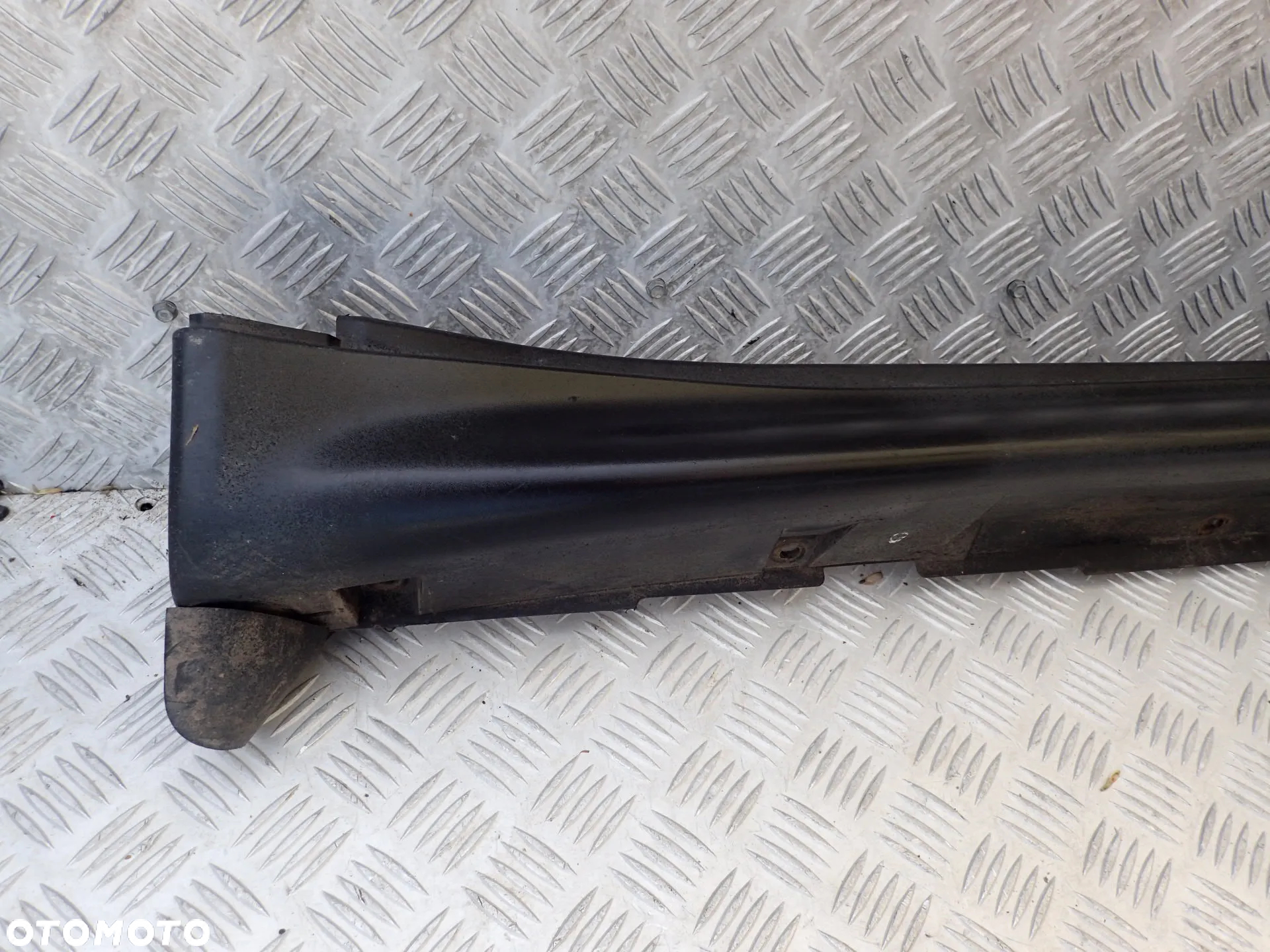 LISTWA PROGOWA PRAWA NISSAN JUKE  76850 1KA6A - 2