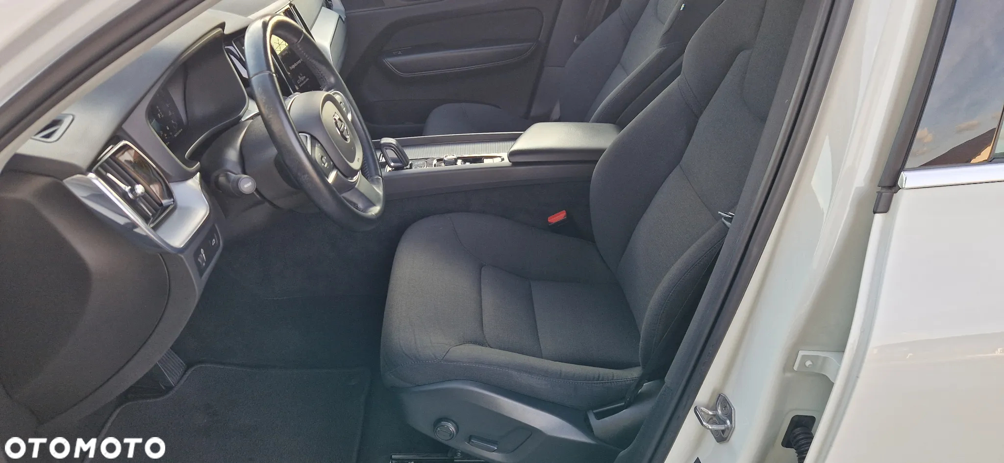 Volvo XC 60 B4 D AWD Geartronic Momentum - 13