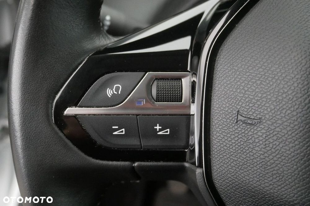 Peugeot 2008 1.2 PureTech Allure S&S - 22