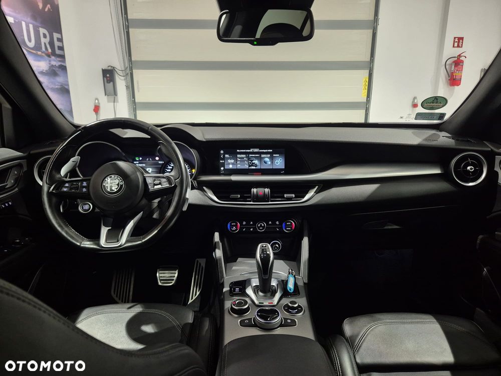 Alfa Romeo Stelvio - 12