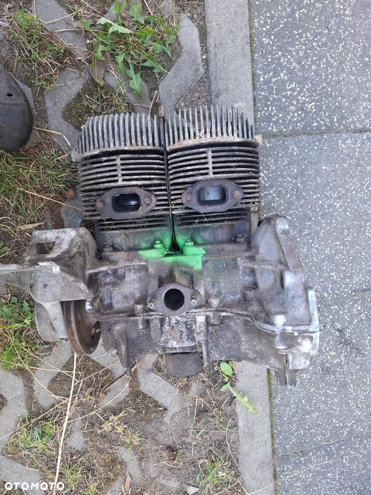 TRABANT 601 dwusów silnik motor obraca się