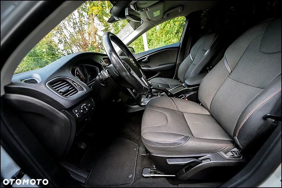 Volvo V40 Cross Country - 17