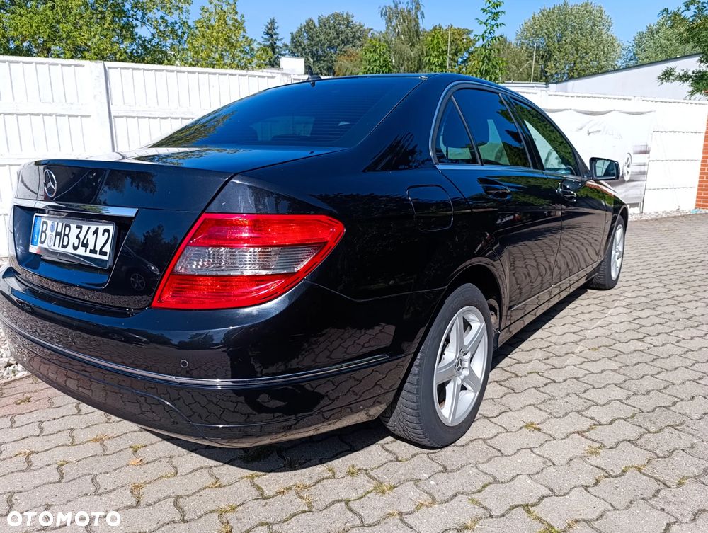 Mercedes-Benz Klasa C 180 CGI Automatik BlueEFFICIENCY Avantgarde - 23