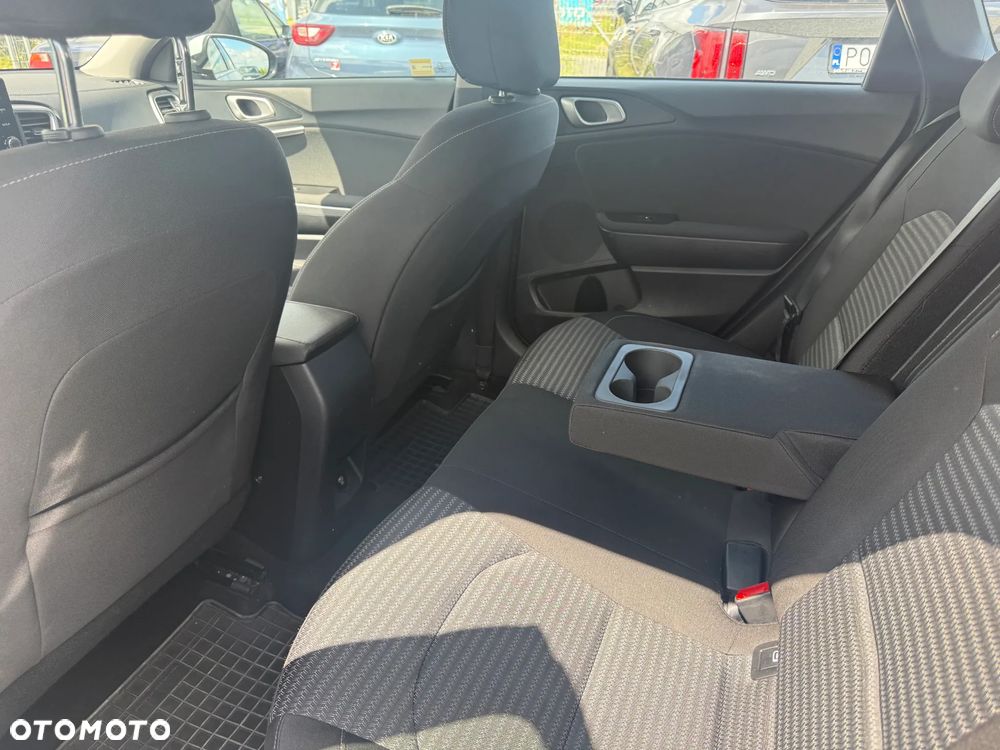 Kia Ceed 1.5 T-GDI M - 11