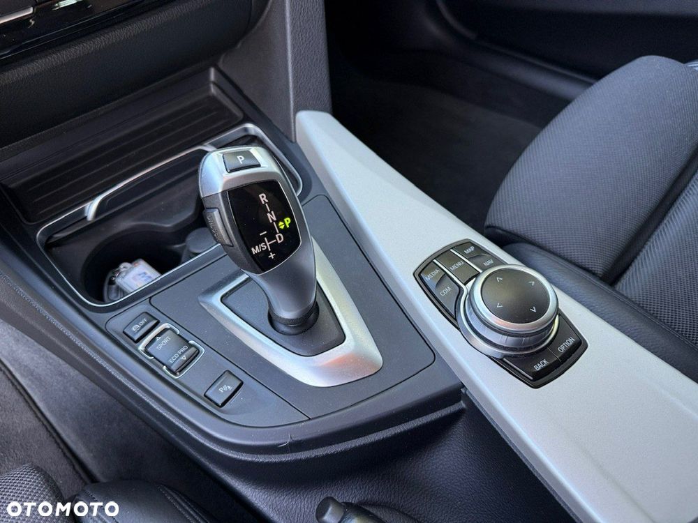 BMW Seria 3 318d Sport Line Shadow - 16