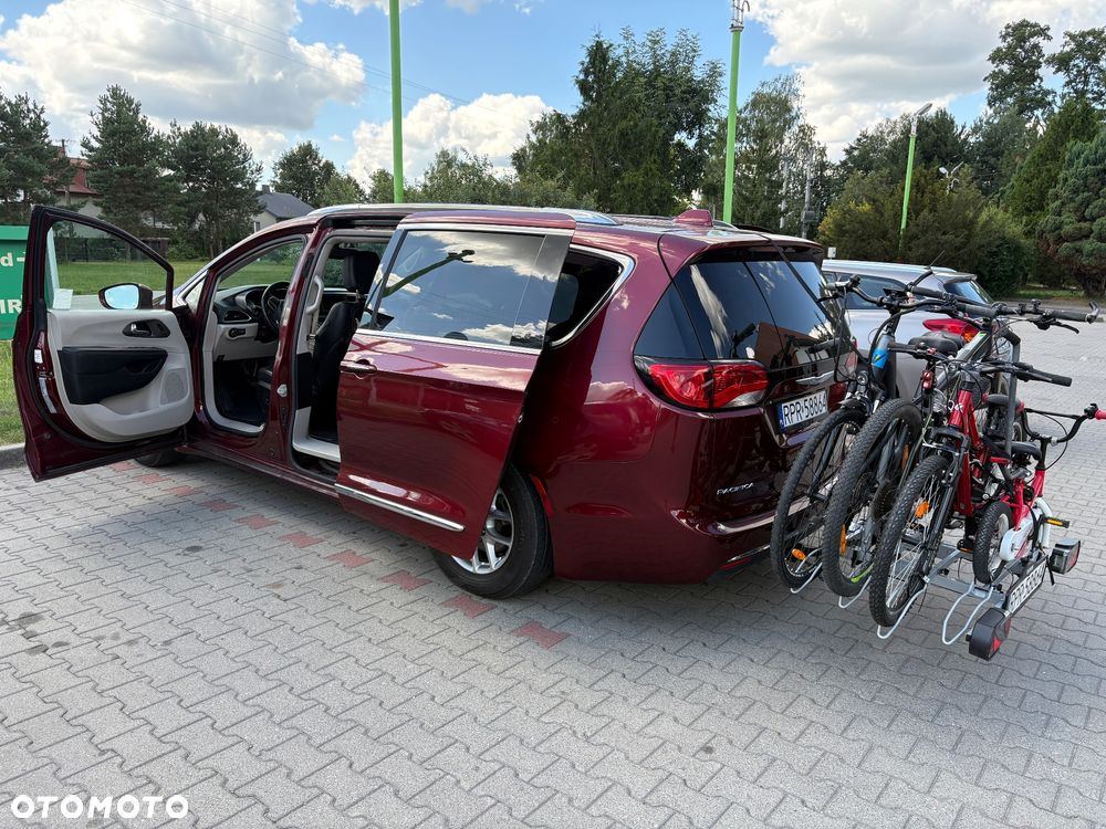 Chrysler Pacifica - 1