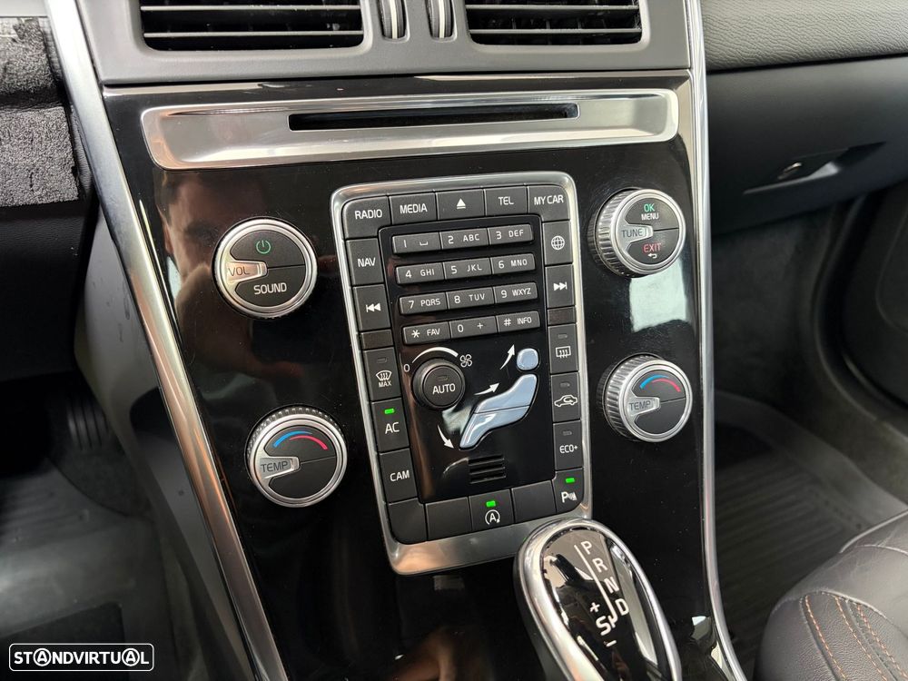 Volvo XC 60 2.0 D4 Dynamic Edition Geartronic - 38