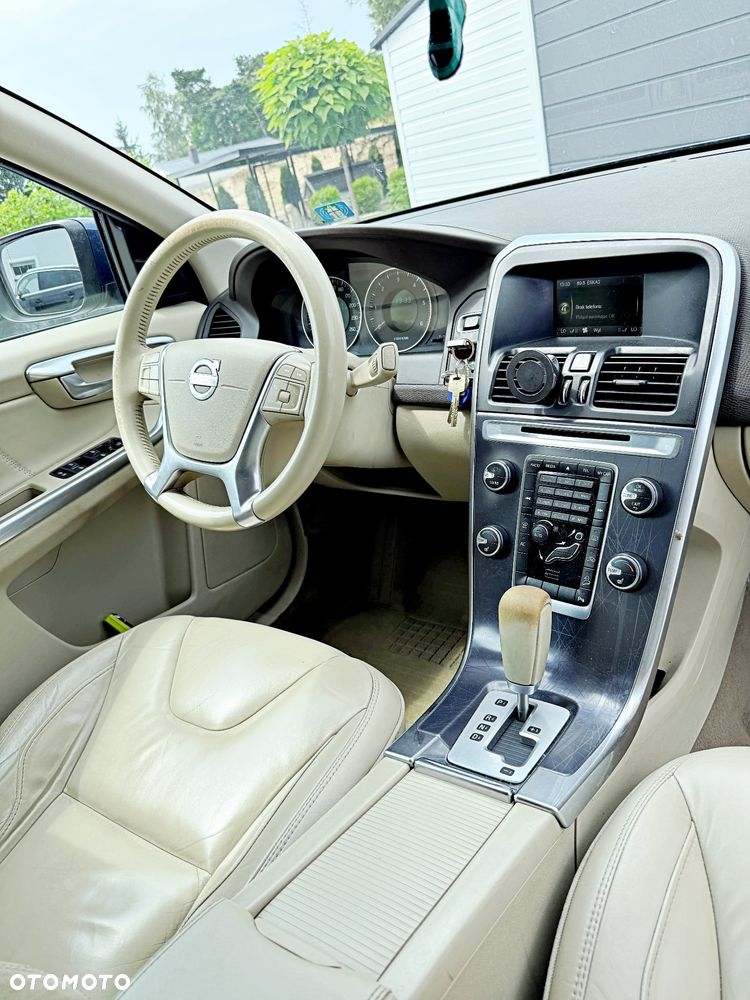 Volvo XC 60 D4 AWD Geartronic Ocean Race - 8