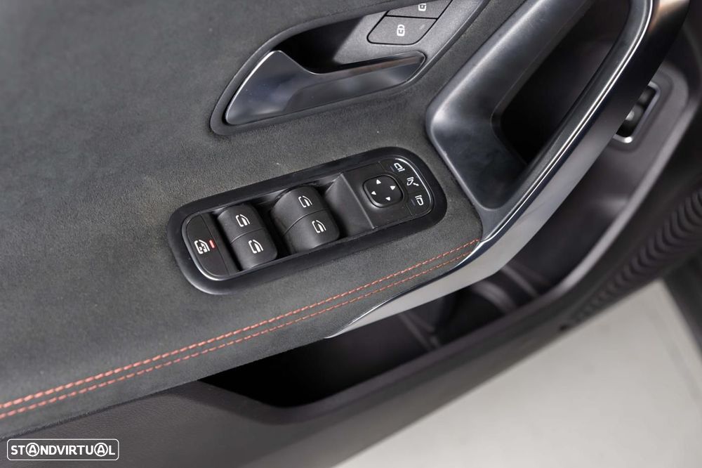 Mercedes-Benz A 250 e 8G-DCT AMG Line - 23