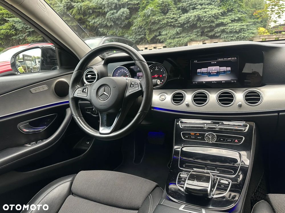 Mercedes-Benz Klasa E 220 d 9G-TRONIC - 25