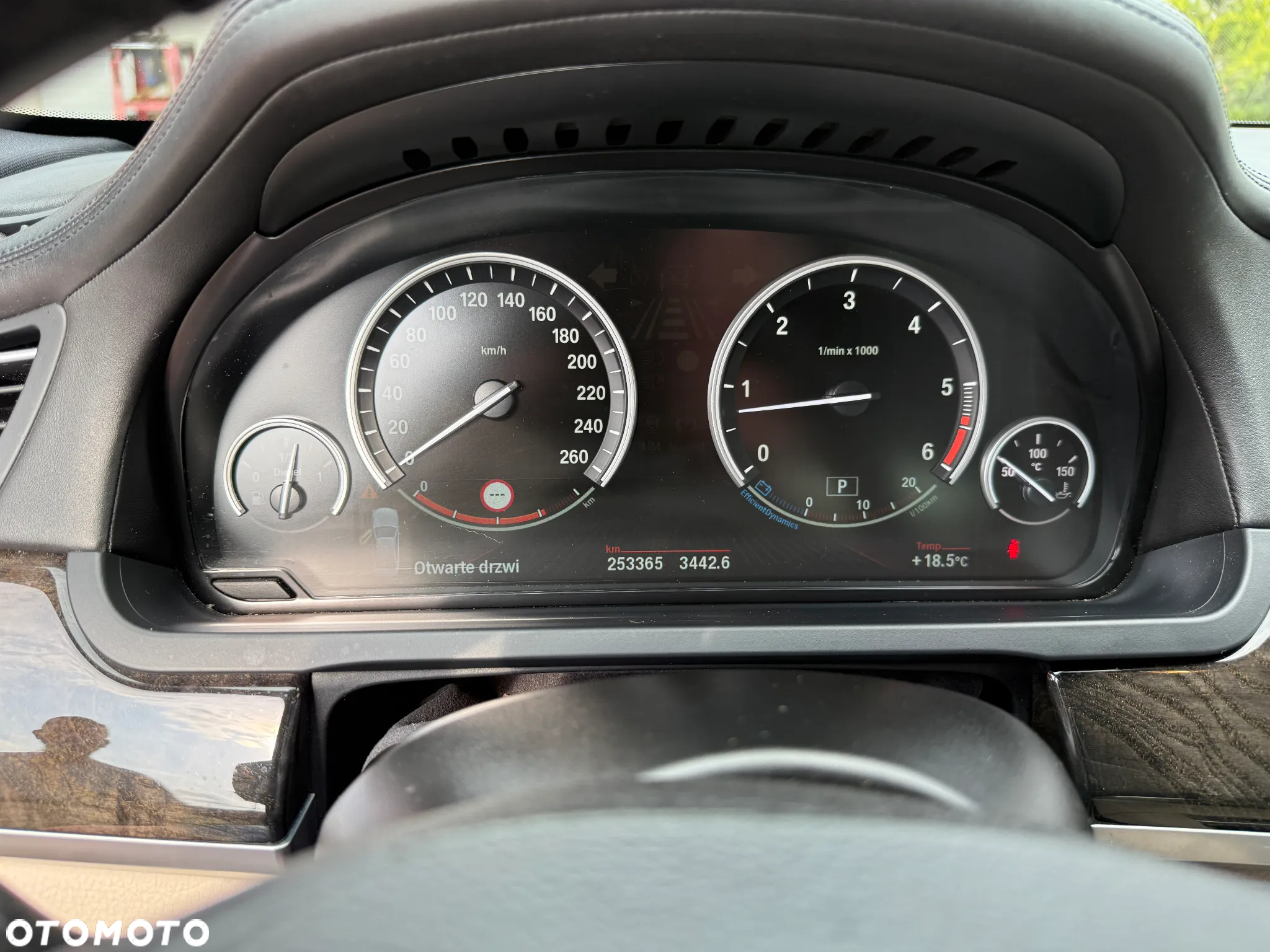 BMW Seria 7 740d xDrive - 29