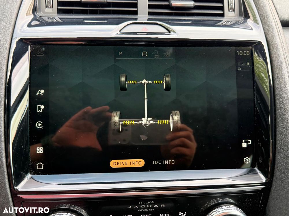 Jaguar E-Pace P250 AWD Aut. SE - 33