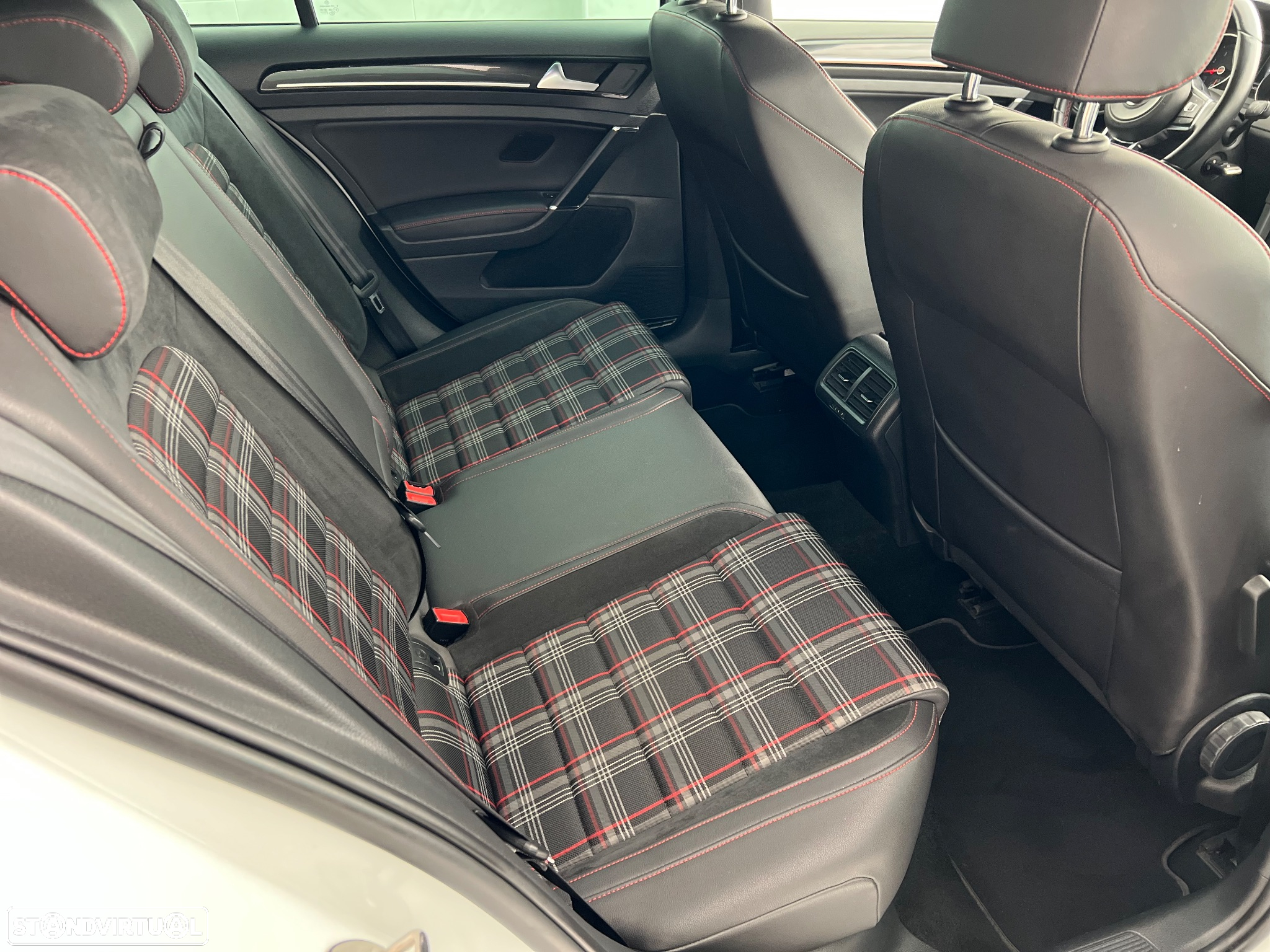VW Golf 2.0 TSi GTi - 34