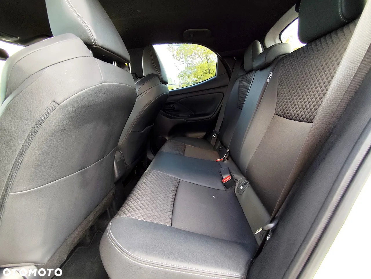 Toyota Yaris Hybrid 1.5 Premiere Edition - 8