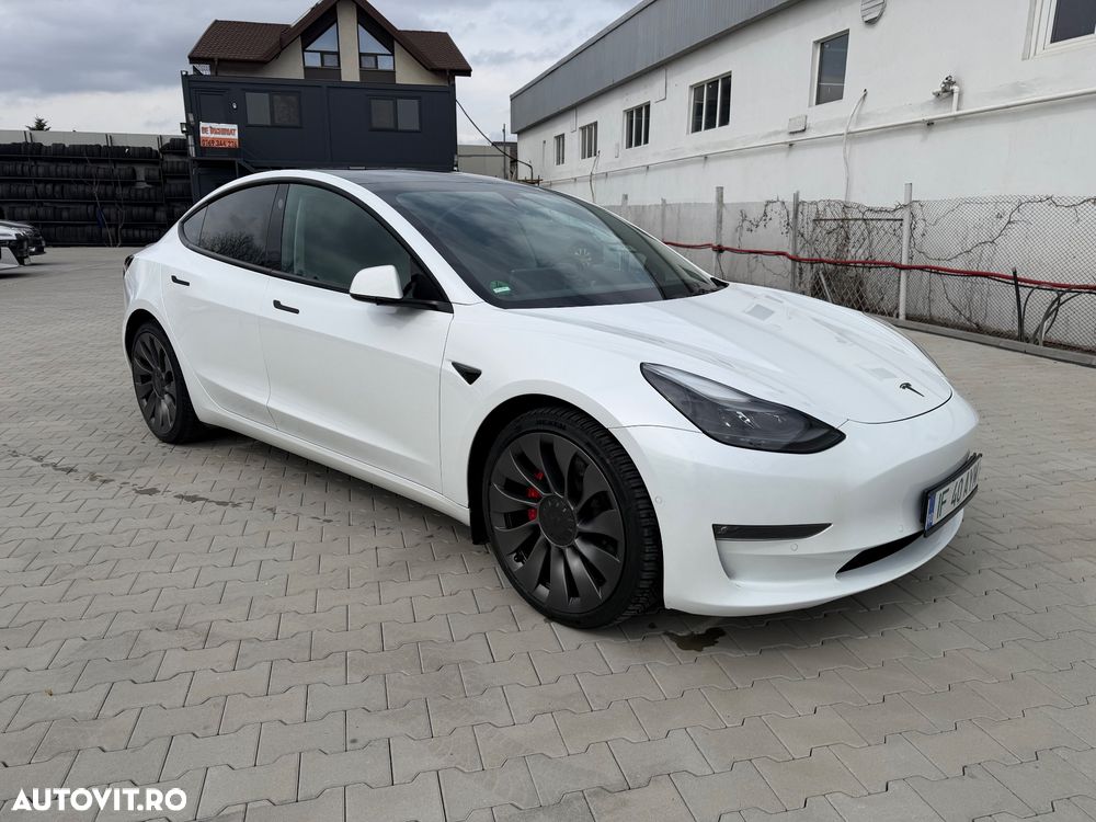 Tesla Model 3 - 1