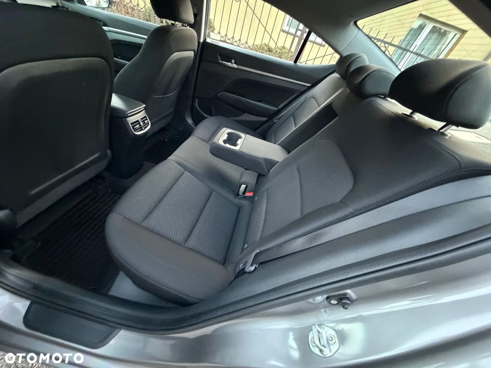 Hyundai Elantra 1.6 Comfort - 33