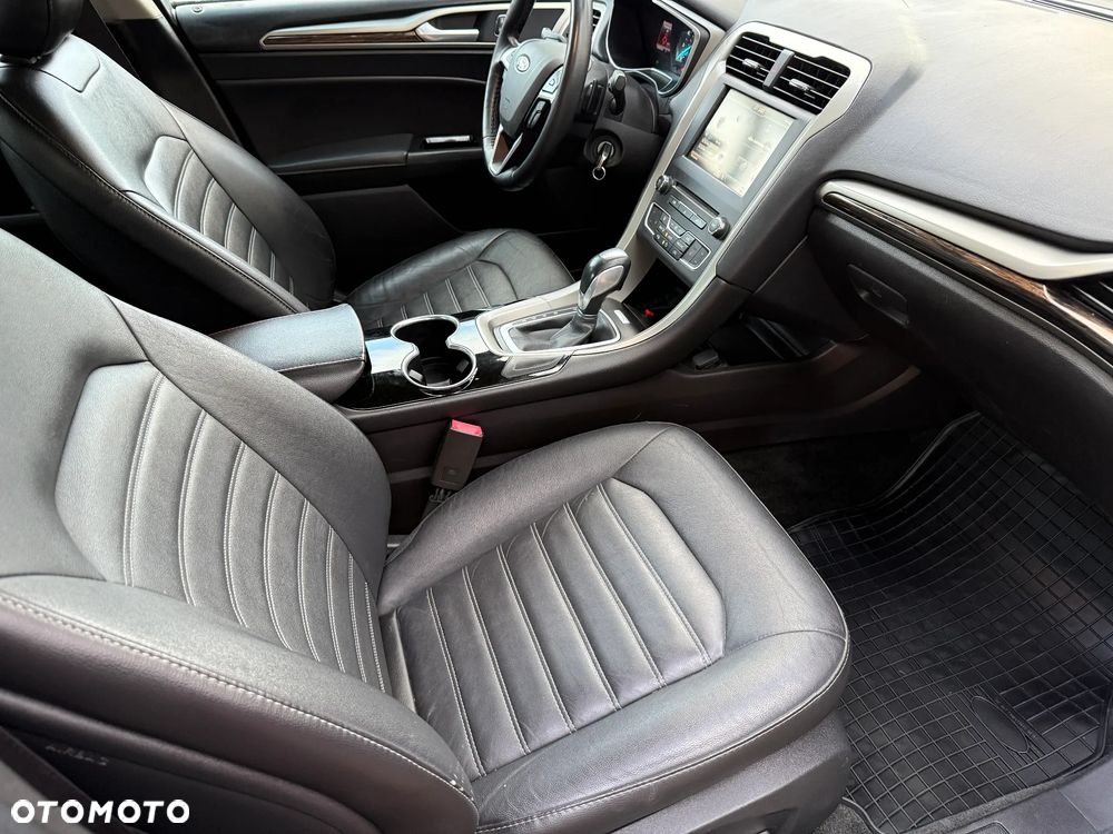 Ford Fusion 2.0 EcoBoost Titanium - 38