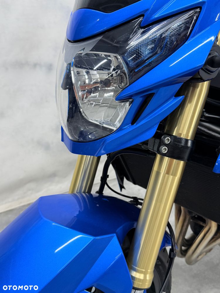 Suzuki GSR - 21